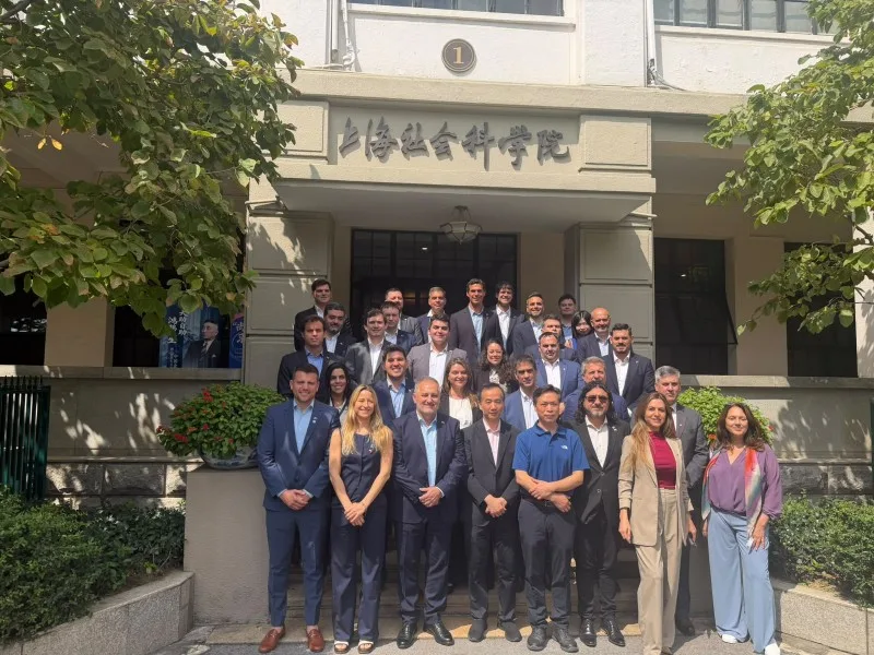 Bernarte se reunió con expertos para analizar la economía china