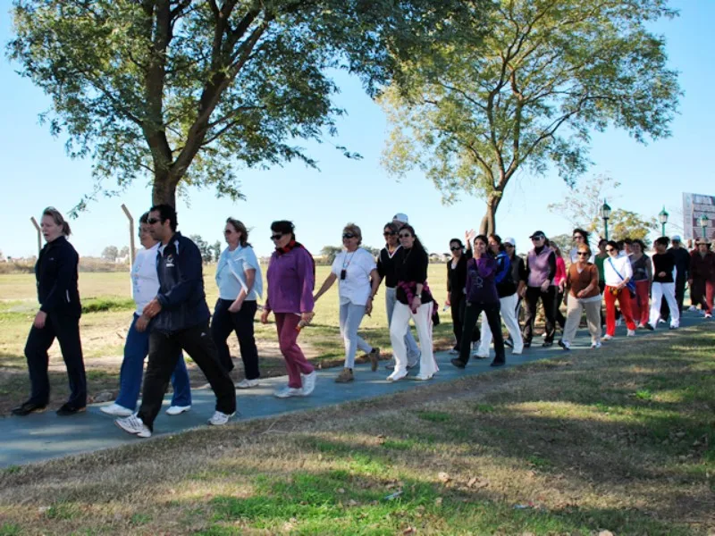 Caminata recreativa para adultos mayores este sábado en la ciudad