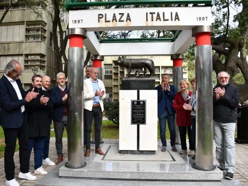 Plaza Italia renovada se convierte en nuevo punto de encuentro en San Francisco