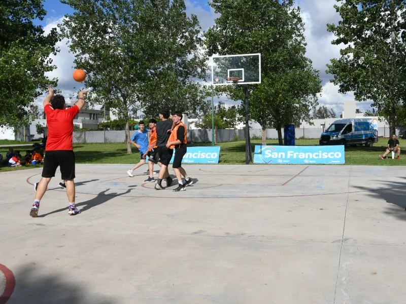Torneo de básquet 3x3 este domingo en Plaza Sarmiento