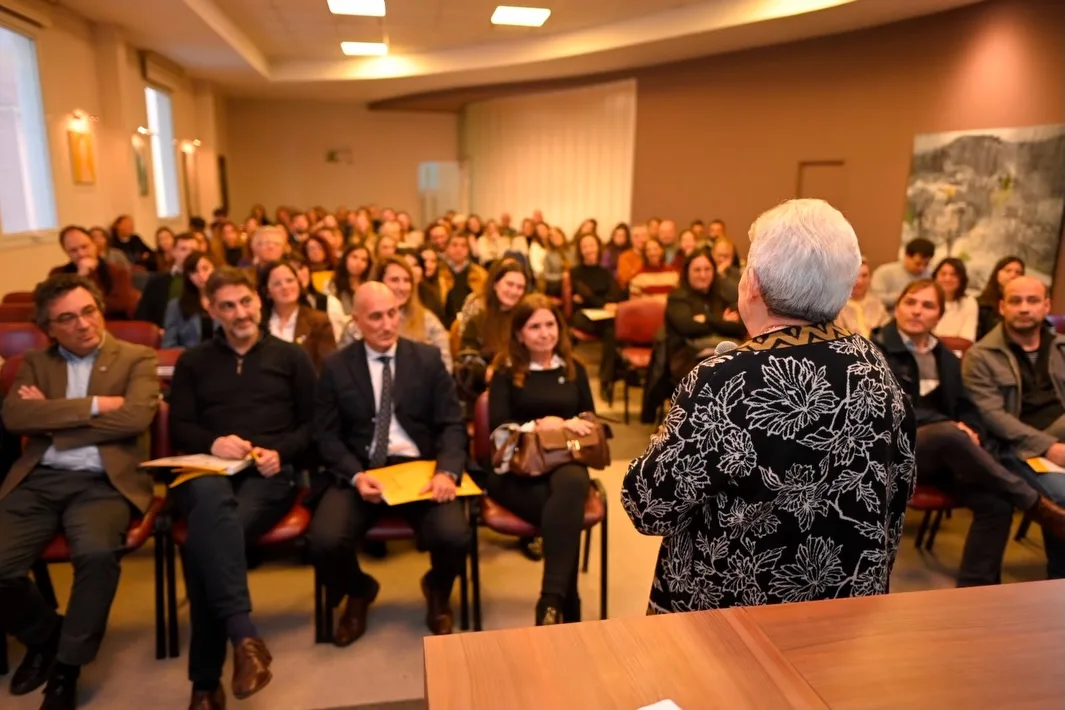 Aída Kemelmajer disertó y fue reconocida como huésped de honor