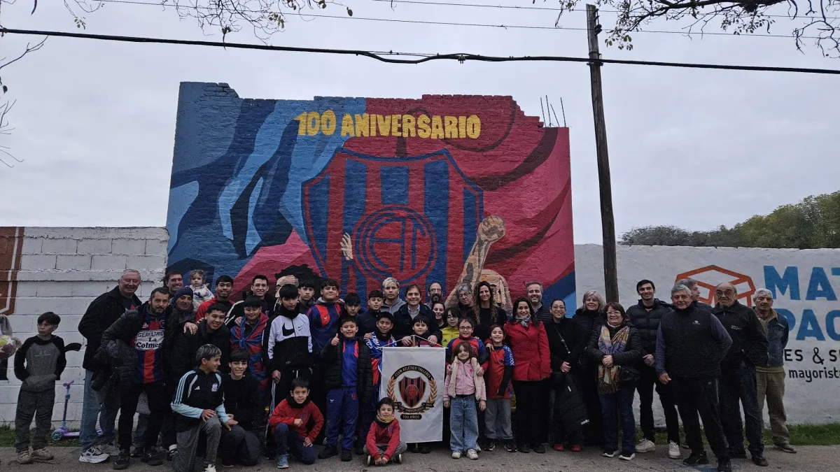 Inauguran un mural en homenaje a Kempes y Barcos en Talleres