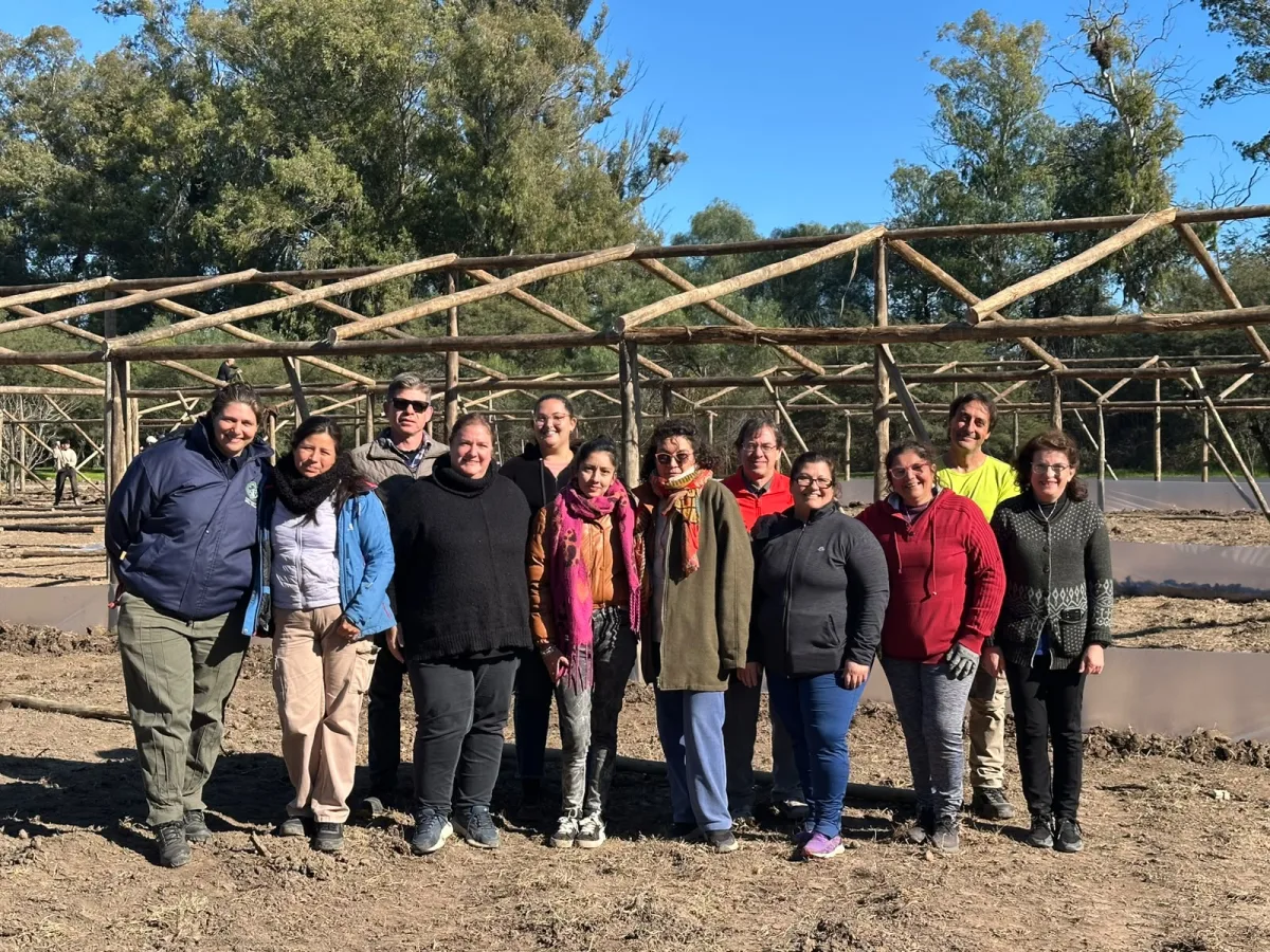 Inician construcción de invernaderos para impulsar producción floral