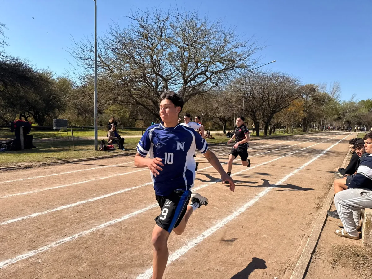 Mejoras en la pista de la reserva Tau para el atletismo escolar