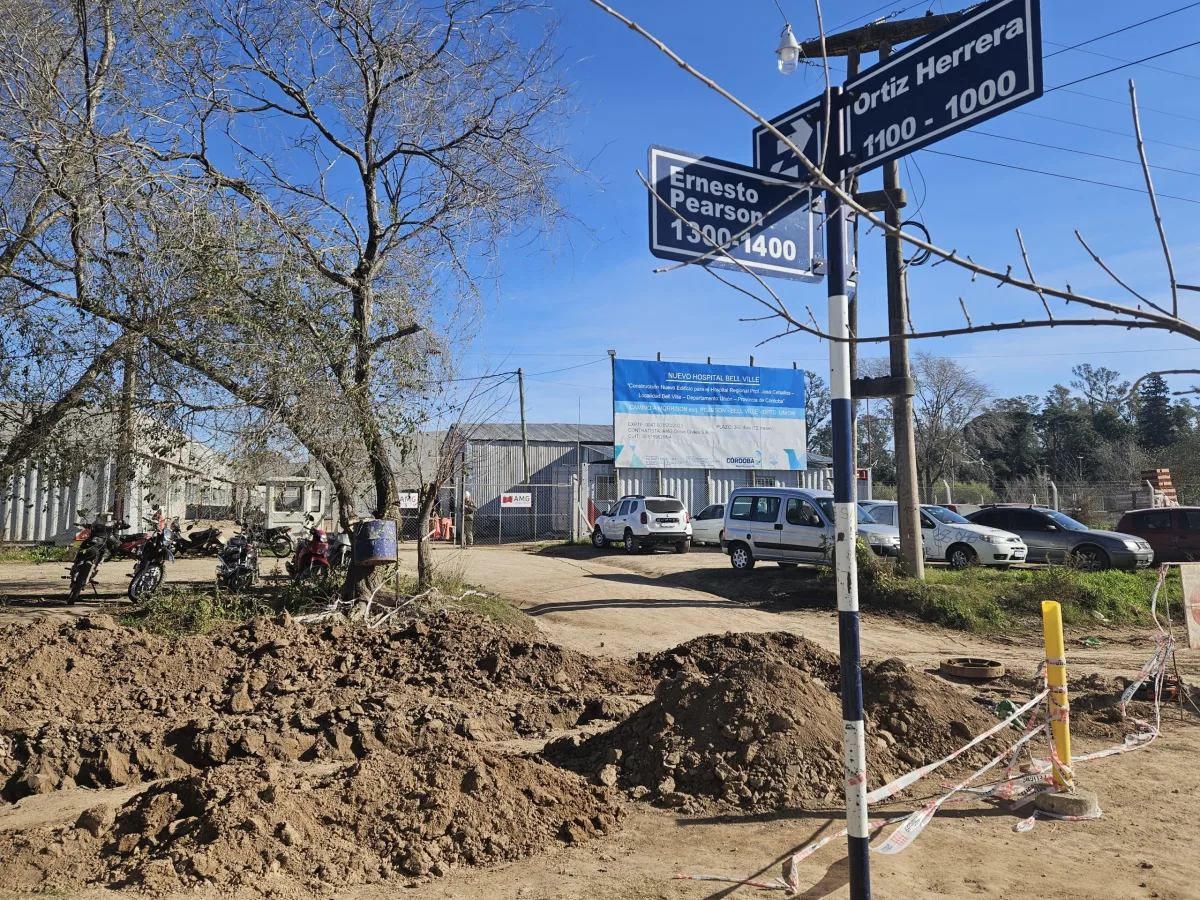 Progreso en servicios de agua y cloacas cerca del nuevo hospital