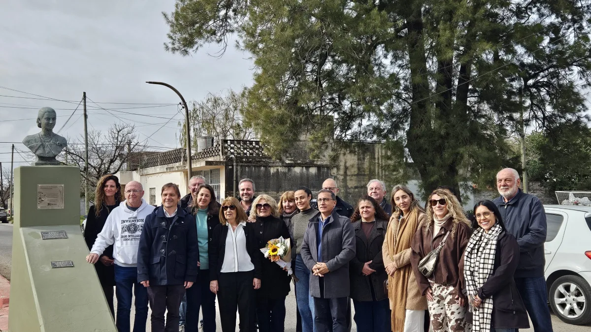 Restauraron el busto de Eva Perón en el boulevard que lleva su nombre