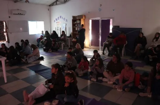 Cine comunitario en el CIC Néstor Kirchner durante las vacaciones