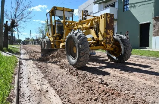 Comenzó el asfaltado en calles Avellaneda y Vicente López y Planes