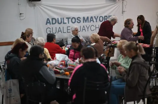 Culminó programa de tejido solidario y se entregaron 20 mantas