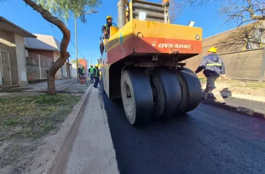 Finalizó el asfaltado de Edison y se sumarán más obras en Angelelli