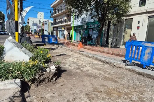 Inician bacheo en avenida Primera Junta con restricciones de tránsito