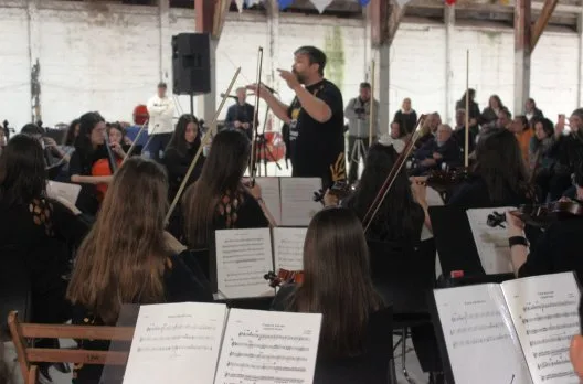 La Orquesta Yaguarí Guazú realizó su primera presentación internacional en Fray Bentos