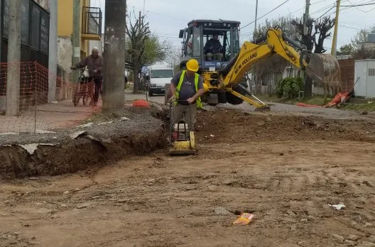 Renuevan bocacalles en calle España para mejorar la circulación