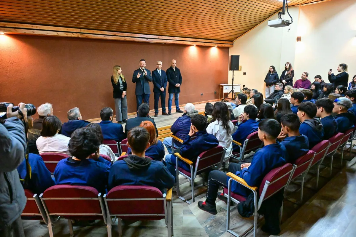 Escobar destinó 35 millones a escuelas técnicas y centros de formación