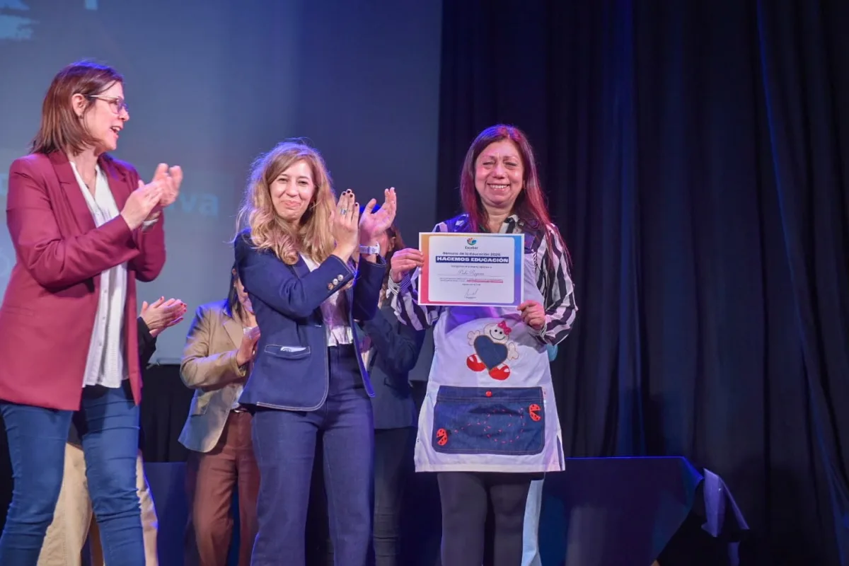 Escobar reconoció a 87 integrantes de la comunidad educativa