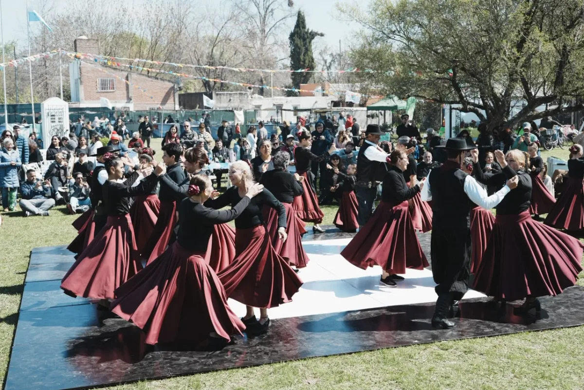 Loma Verde festejó su 9° aniversario con asado, música y danza