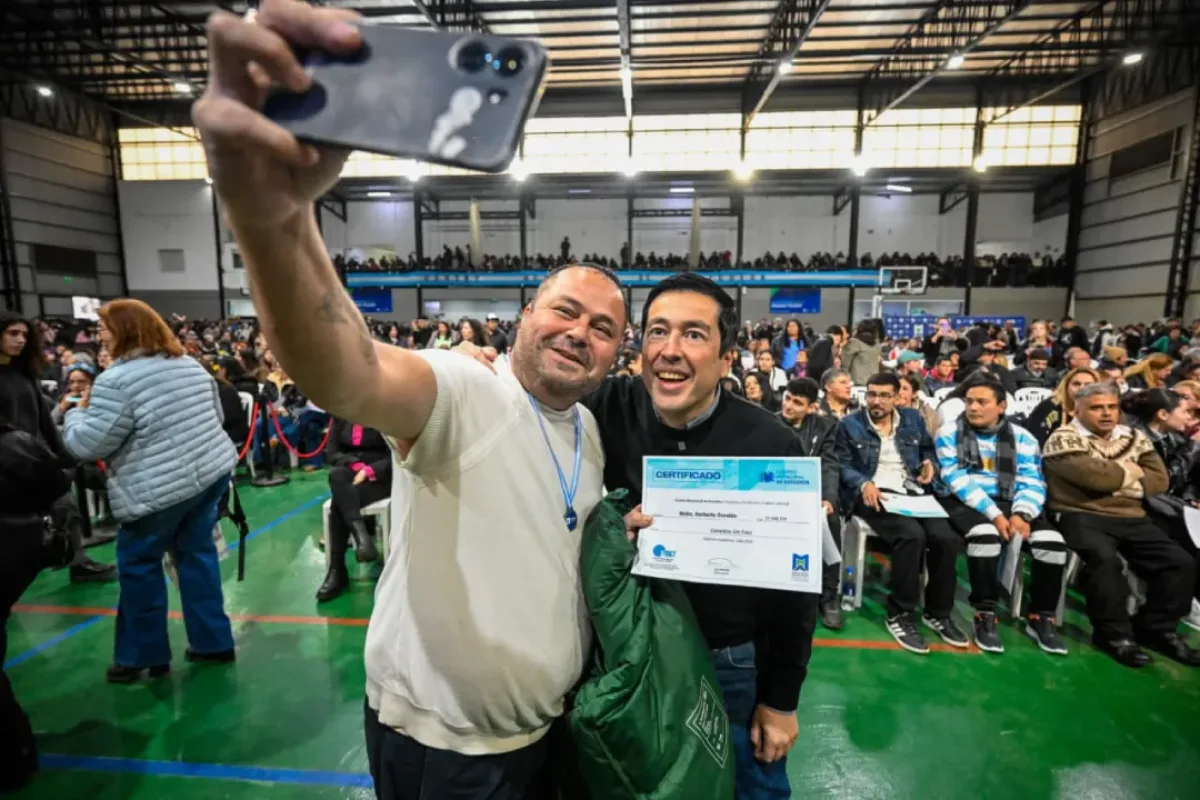 Malvinas Argentinas entregó casi 2000 diplomas a nuevos egresados