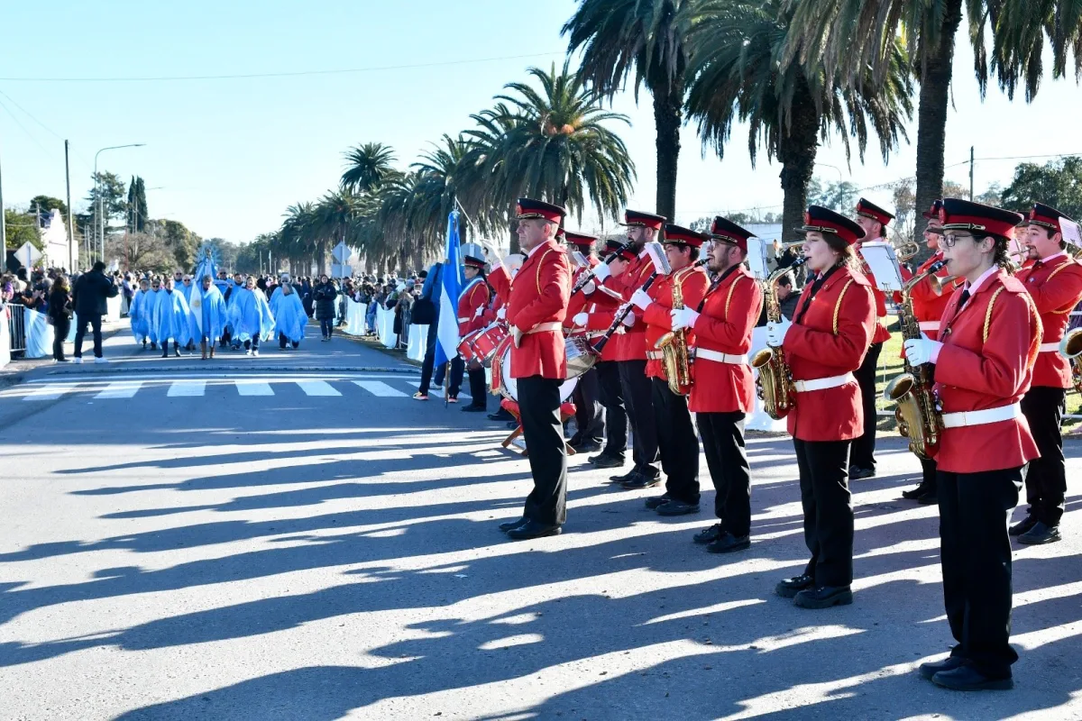Desfile patrio en Jáuregui para celebrar la Independencia