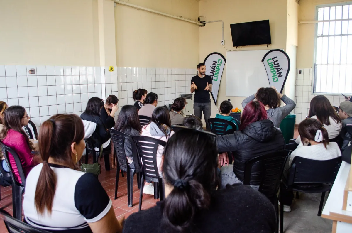 Talleres sobre separación de residuos para jóvenes de Envión en Luján