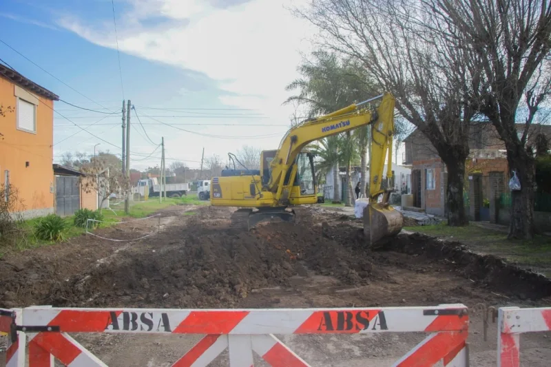 Avanza el asfaltado de calle Amoedo en Marcos Paz