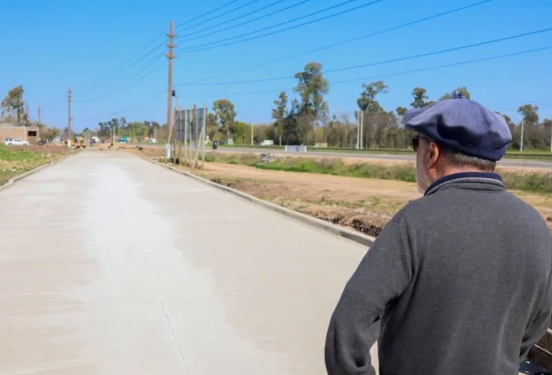 Pavimentación de la colectora Presidente Perón avanza con mejoras