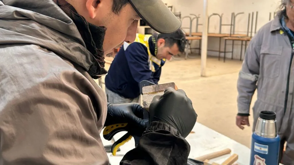 Caleta Olivia realizó un nuevo taller de carpintería para la comunidad