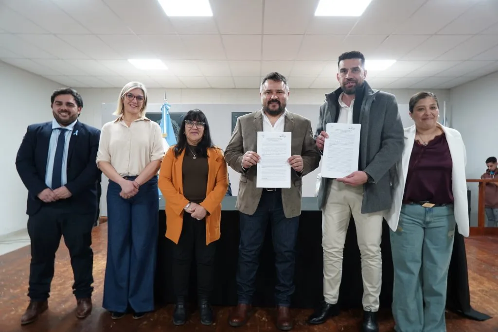 Cañadón Seco y Caleta Olivia firmaron convenio turístico