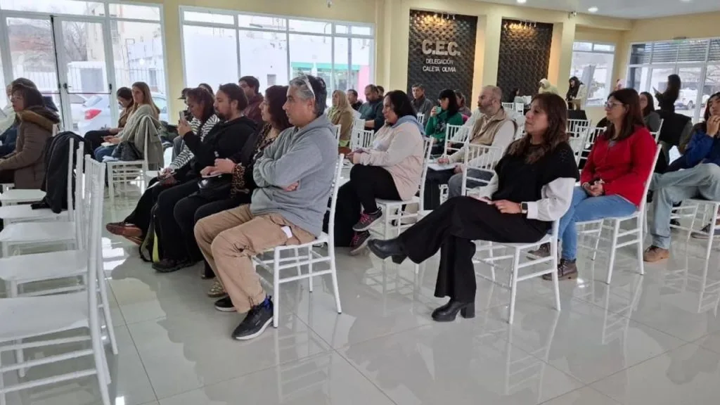 Capacitación gratuita en IA para PyMEs de la ciudad