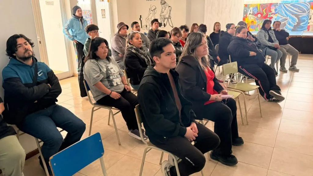 Capacitación para el personal del Centro Integrador Juvenil en Caleta Olivia
