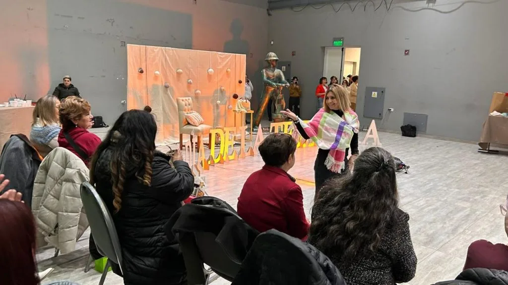 Culminó el Mes del Tejedor con un desfile de artesanos en Caleta Olivia