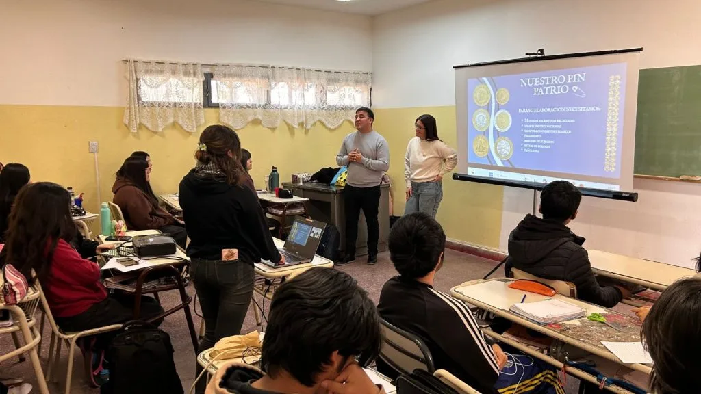 Estudiantes de Caleta Olivia aprendieron sobre símbolos patrios